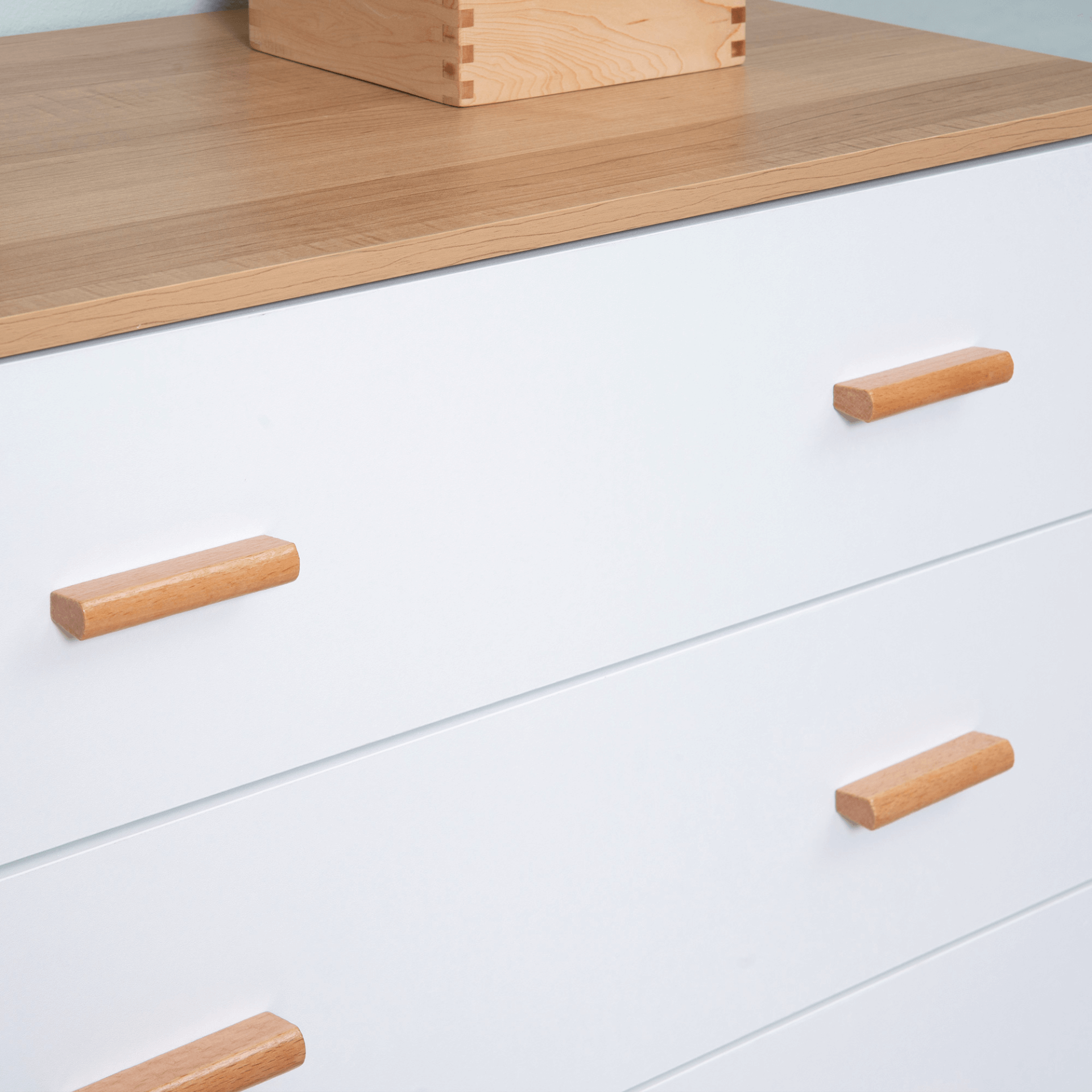 3-Drawer Chest - Elegant Storage in White & Natural Finish, Organize your space with our stylish 3-Drawer Chest. Featuring spacious drawers and a versatile white and natural wood design, it complements any room.