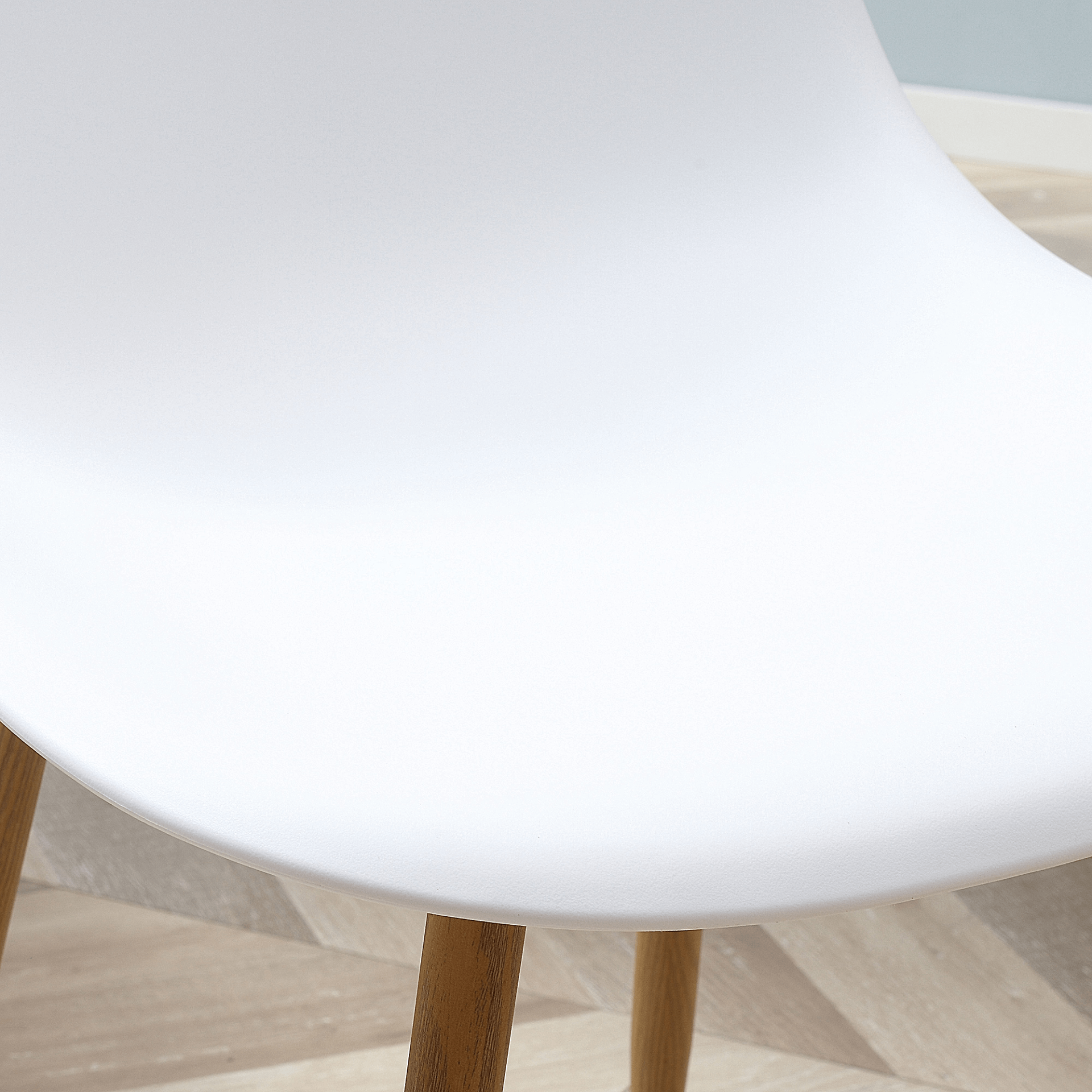 Retro Dining Chairs Set of 4 - Curved Back & Metal Legs, Upgrade your space with these Scandinavian style chairs featuring white seats and wood-effect metal legs. Perfect for kitchen, dining, and living rooms.