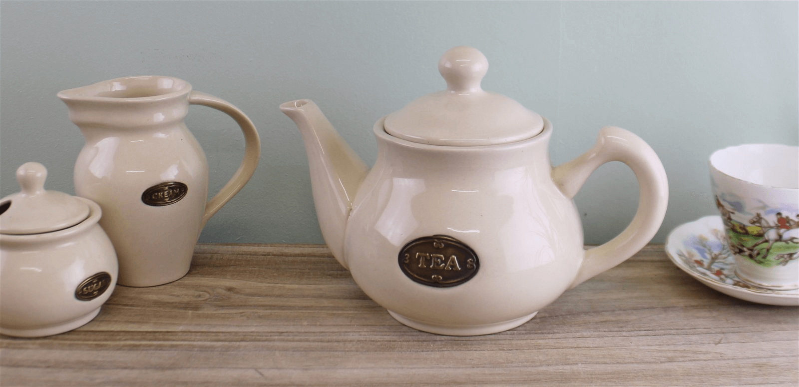 Country Cottage Cream Ceramic Teapot - Rustic Charm, Add Rustic Charm to Your Tea Time with the Country Cottage Cream Ceramic Teapot High-quality ceramic teapot in a beautiful cream color.