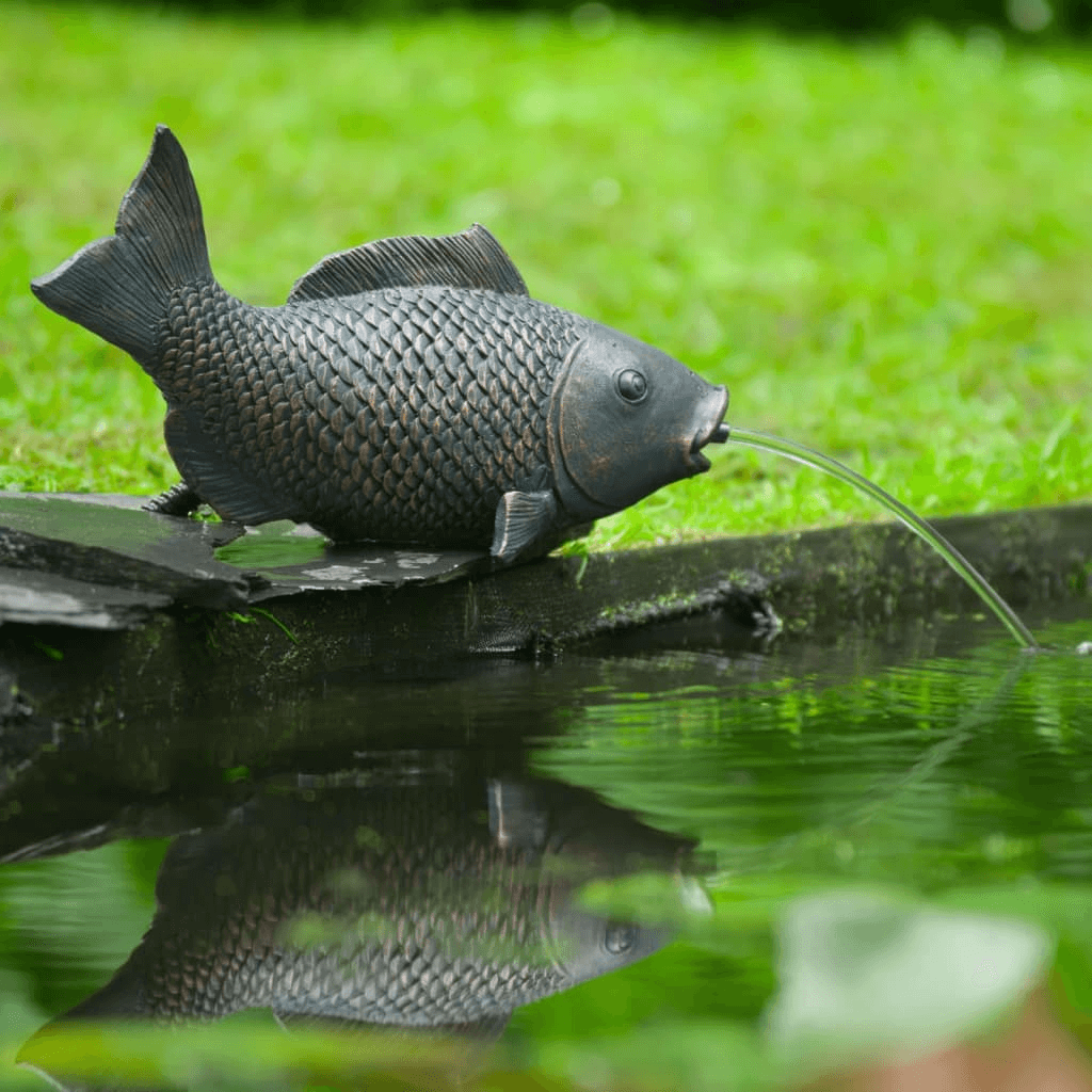 Elegant Ubbink Spitter Garden Fountain Fish, Add sophistication to your garden with the Ubbink Spitter Garden Fountain Fish. Elegant bronze accents and high-quality materials.