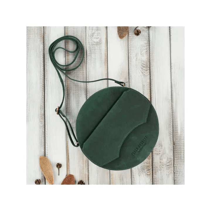 Vintage Round Leather Handbag - Classic Style Discover elegance with our Round Leather Handbag. Perfectly aged, offering ample storage and unisex design for any occasion.