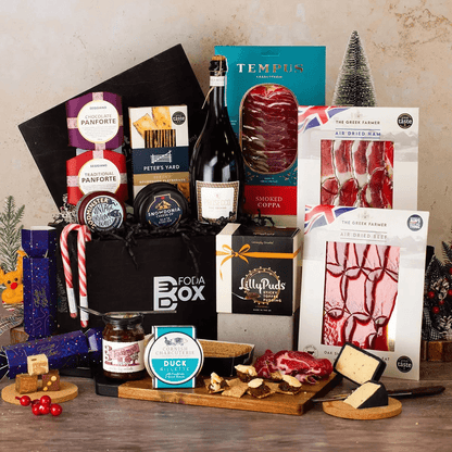 Luxury Christmas Wonders Gift Hamper, Discover festive cheer with gourmet treats, artisan cheese, and Prosecco. Perfect for joyful celebrations! Ideal festive gift solution.